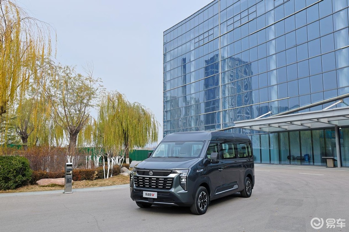 一車三用的超能先鋒 中國(guó)重汽的2025年未來(lái)主義答卷